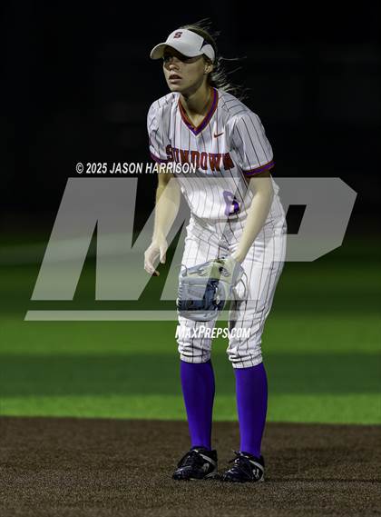Thumbnail 2 in Sundown vs. Muenster (UIL Softball 2A Region 2 Semifinal Game 1) photogallery.