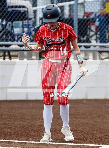 Thumbnail 3 in Sundown vs. Muenster (UIL Softball 2A Region 2 Semifinal Game 1) photogallery.