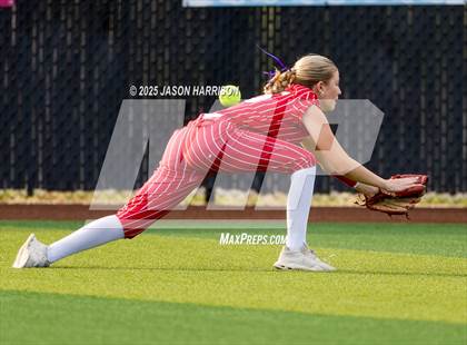 Thumbnail 2 in Sundown vs. Muenster (UIL Softball 2A Region 2 Semifinal Game 1) photogallery.