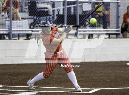Thumbnail 2 in Sundown vs. Muenster (UIL Softball 2A Region 2 Semifinal Game 1) photogallery.