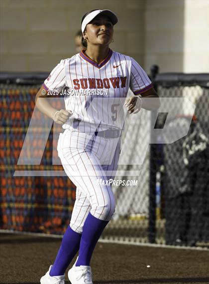 Thumbnail 3 in Sundown vs. Muenster (UIL Softball 2A Region 2 Semifinal Game 1) photogallery.