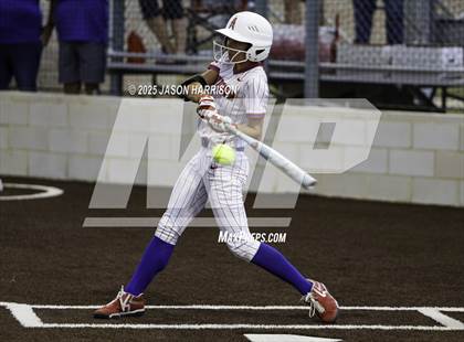 Thumbnail 1 in Sundown vs. Muenster (UIL Softball 2A Region 2 Semifinal Game 1) photogallery.