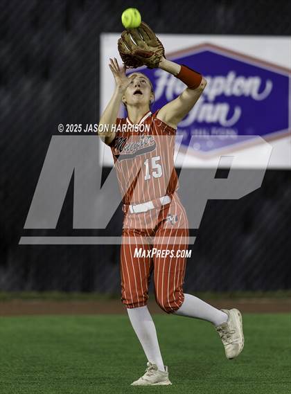 Thumbnail 2 in Sundown vs. Muenster (UIL Softball 2A Region 2 Semifinal Game 1) photogallery.