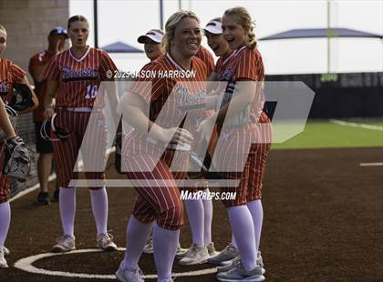 Thumbnail 2 in Sundown vs. Muenster (UIL Softball 2A Region 2 Semifinal Game 1) photogallery.