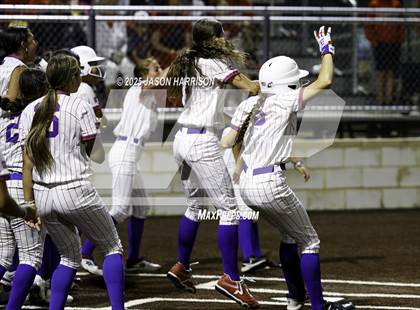 Thumbnail 2 in Sundown vs. Muenster (UIL Softball 2A Region 2 Semifinal Game 1) photogallery.