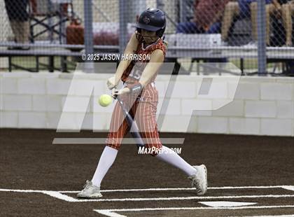 Thumbnail 2 in Sundown vs. Muenster (UIL Softball 2A Region 2 Semifinal Game 1) photogallery.