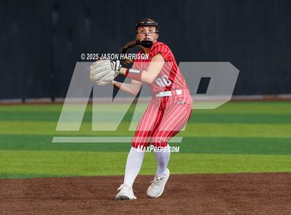 Thumbnail 2 in Sundown vs. Muenster (UIL Softball 2A Region 2 Semifinal Game 1) photogallery.