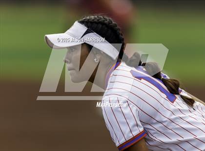 Thumbnail 2 in Sundown vs. Muenster (UIL Softball 2A Region 2 Semifinal Game 1) photogallery.