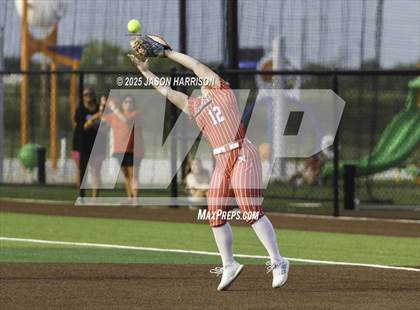 Thumbnail 3 in Sundown vs. Muenster (UIL Softball 2A Region 2 Semifinal Game 1) photogallery.