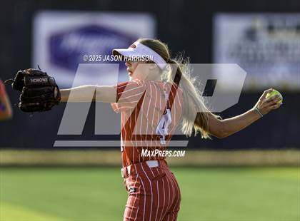 Thumbnail 3 in Sundown vs. Muenster (UIL Softball 2A Region 2 Semifinal Game 1) photogallery.
