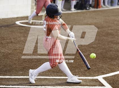Thumbnail 3 in Sundown vs. Muenster (UIL Softball 2A Region 2 Semifinal Game 1) photogallery.