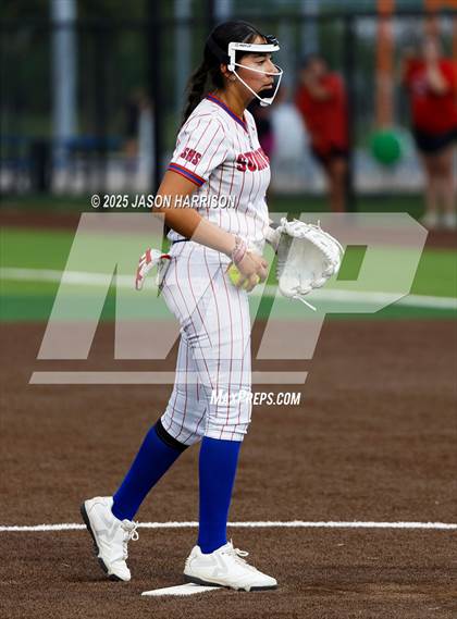 Thumbnail 2 in Sundown vs. Muenster (UIL Softball 2A Region 2 Semifinal Game 1) photogallery.