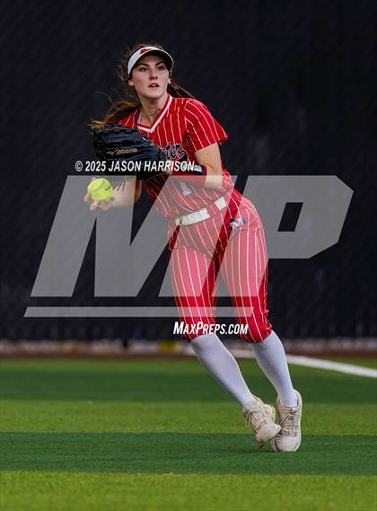 Thumbnail 3 in Sundown vs. Muenster (UIL Softball 2A Region 2 Semifinal Game 1) photogallery.