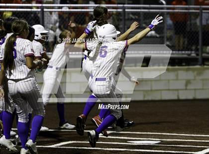 Thumbnail 1 in Sundown vs. Muenster (UIL Softball 2A Region 2 Semifinal Game 1) photogallery.