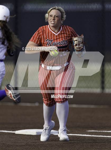 Thumbnail 3 in Sundown vs. Muenster (UIL Softball 2A Region 2 Semifinal Game 1) photogallery.