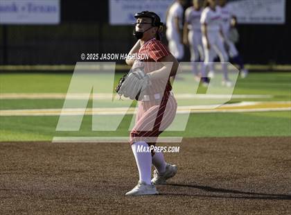 Thumbnail 3 in Sundown vs. Muenster (UIL Softball 2A Region 2 Semifinal Game 1) photogallery.