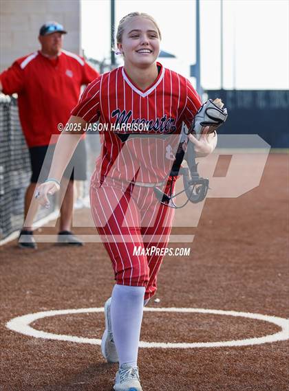 Thumbnail 3 in Sundown vs. Muenster (UIL Softball 2A Region 2 Semifinal Game 1) photogallery.