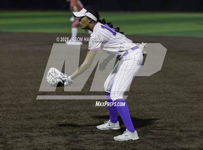 Thumbnail 3 in Sundown vs. Muenster (UIL Softball 2A Region 2 Semifinal Game 1) photogallery.
