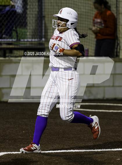 Thumbnail 2 in Sundown vs. Muenster (UIL Softball 2A Region 2 Semifinal Game 1) photogallery.
