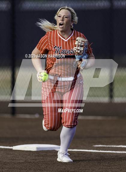 Thumbnail 1 in Sundown vs. Muenster (UIL Softball 2A Region 2 Semifinal Game 1) photogallery.