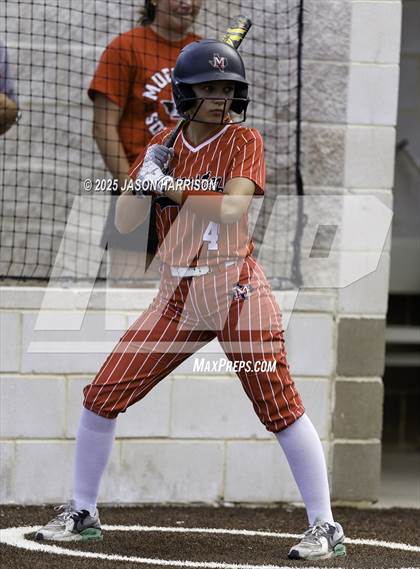 Thumbnail 3 in Sundown vs. Muenster (UIL Softball 2A Region 2 Semifinal Game 1) photogallery.