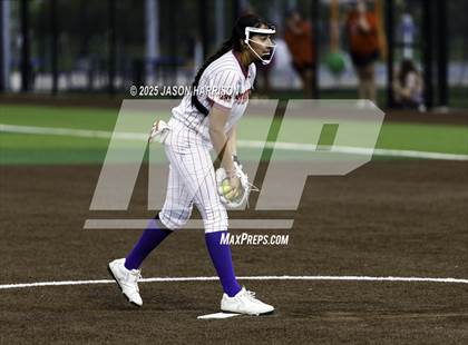 Thumbnail 3 in Sundown vs. Muenster (UIL Softball 2A Region 2 Semifinal Game 1) photogallery.