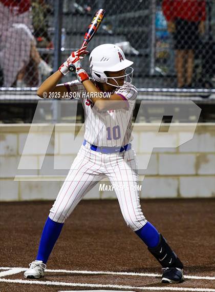 Thumbnail 3 in Sundown vs. Muenster (UIL Softball 2A Region 2 Semifinal Game 1) photogallery.