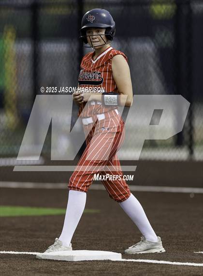 Thumbnail 1 in Sundown vs. Muenster (UIL Softball 2A Region 2 Semifinal Game 1) photogallery.