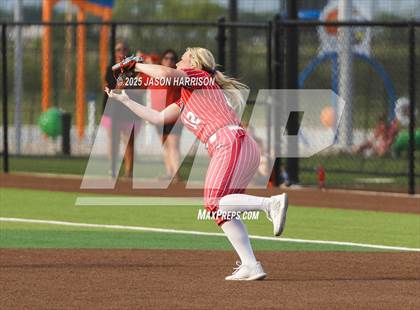 Thumbnail 3 in Sundown vs. Muenster (UIL Softball 2A Region 2 Semifinal Game 1) photogallery.