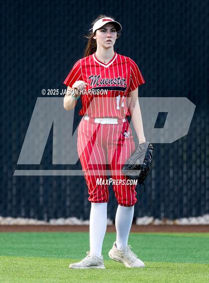 Thumbnail 2 in Sundown vs. Muenster (UIL Softball 2A Region 2 Semifinal Game 1) photogallery.