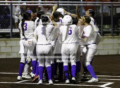 Thumbnail 2 in Sundown vs. Muenster (UIL Softball 2A Region 2 Semifinal Game 1) photogallery.