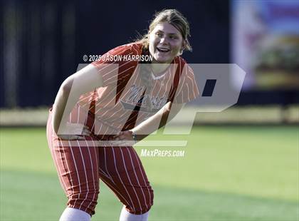 Thumbnail 2 in Sundown vs. Muenster (UIL Softball 2A Region 2 Semifinal Game 1) photogallery.