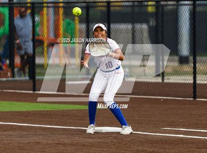 Thumbnail 2 in Sundown vs. Muenster (UIL Softball 2A Region 2 Semifinal Game 1) photogallery.