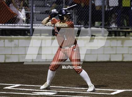 Thumbnail 2 in Sundown vs. Muenster (UIL Softball 2A Region 2 Semifinal Game 1) photogallery.
