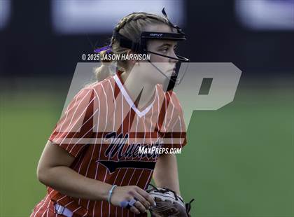 Thumbnail 3 in Sundown vs. Muenster (UIL Softball 2A Region 2 Semifinal Game 1) photogallery.