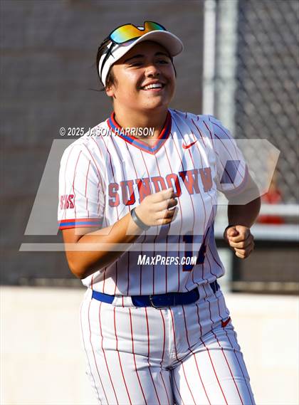 Thumbnail 2 in Sundown vs. Muenster (UIL Softball 2A Region 2 Semifinal Game 1) photogallery.