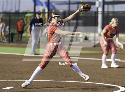 Thumbnail 1 in Sundown vs. Muenster (UIL Softball 2A Region 2 Semifinal Game 1) photogallery.