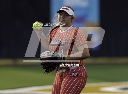 Thumbnail 2 in Sundown vs. Muenster (UIL Softball 2A Region 2 Semifinal Game 1) photogallery.