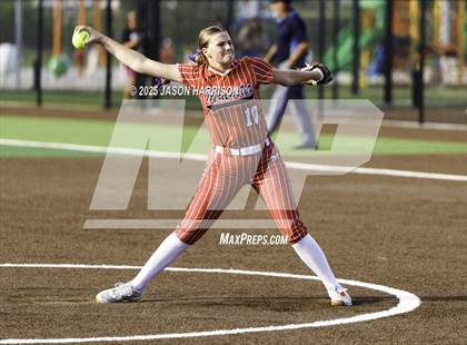 Thumbnail 3 in Sundown vs. Muenster (UIL Softball 2A Region 2 Semifinal Game 1) photogallery.