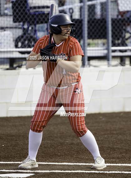 Thumbnail 2 in Sundown vs. Muenster (UIL Softball 2A Region 2 Semifinal Game 1) photogallery.