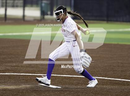 Thumbnail 1 in Sundown vs. Muenster (UIL Softball 2A Region 2 Semifinal Game 1) photogallery.