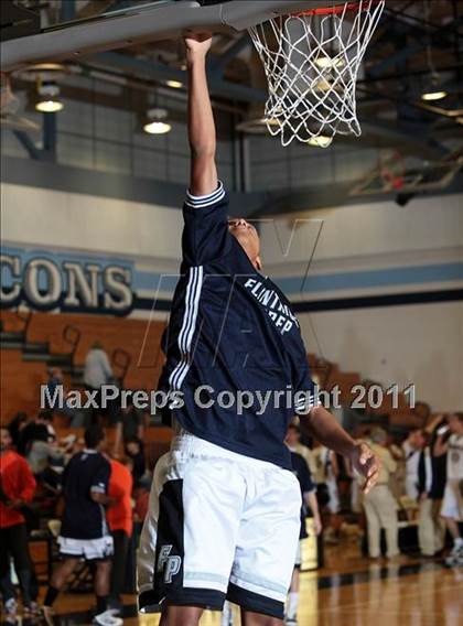 Thumbnail 1 in Flintridge Prep vs. Simi Valley (Falcon Classic) photogallery.