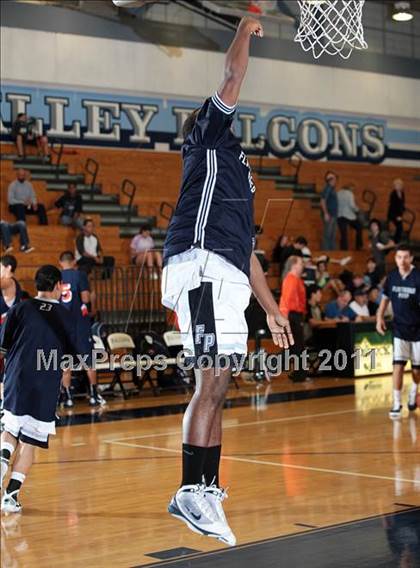 Thumbnail 3 in Flintridge Prep vs. Simi Valley (Falcon Classic) photogallery.