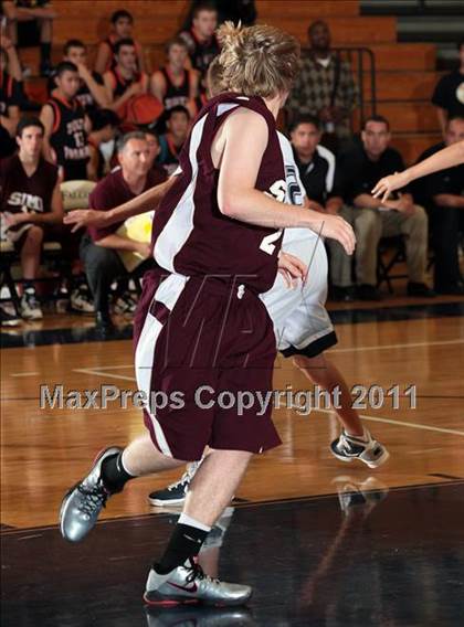 Thumbnail 2 in Flintridge Prep vs. Simi Valley (Falcon Classic) photogallery.