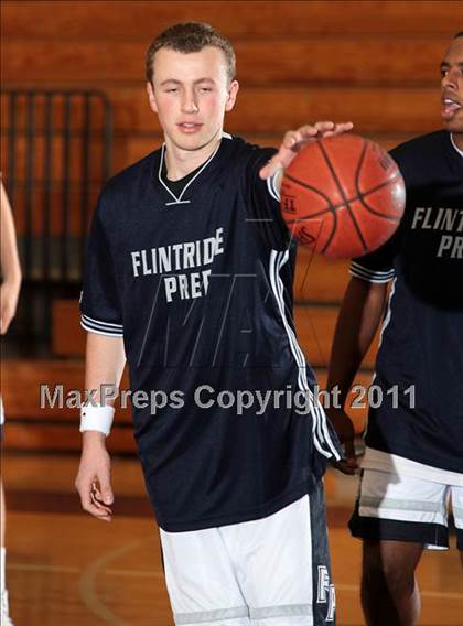 Thumbnail 3 in Flintridge Prep vs. Simi Valley (Falcon Classic) photogallery.