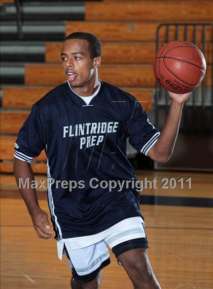 Thumbnail 3 in Flintridge Prep vs. Simi Valley (Falcon Classic) photogallery.