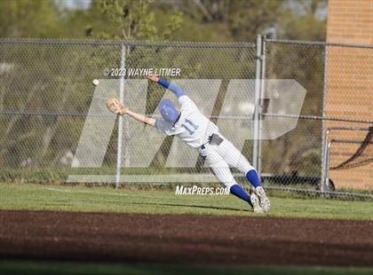 Thumbnail 1 in Highlands @ Covington Catholic photogallery.