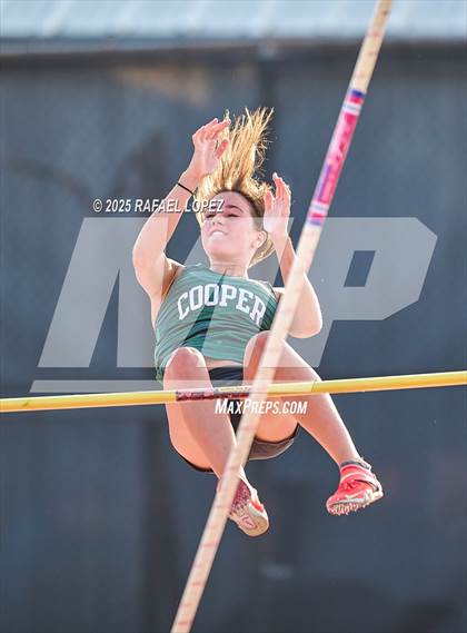 Thumbnail 2 in Eagle No Tax Relays (Pole Vault) photogallery.