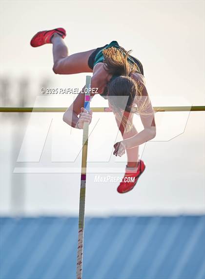 Thumbnail 3 in Eagle No Tax Relays (Pole Vault) photogallery.