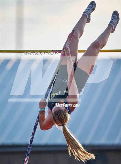 Thumbnail 2 in Eagle No Tax Relays (Pole Vault) photogallery.